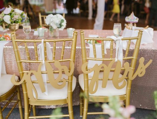 Mr and Mrs chair signs gold